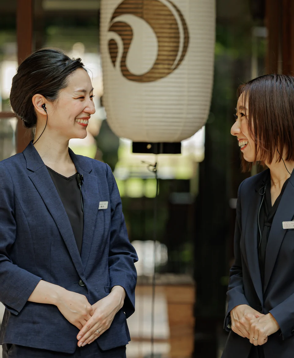 談笑するスタッフ